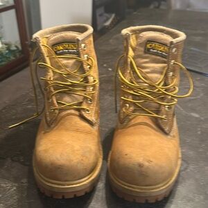 Carolina 6” work boots. Size 9